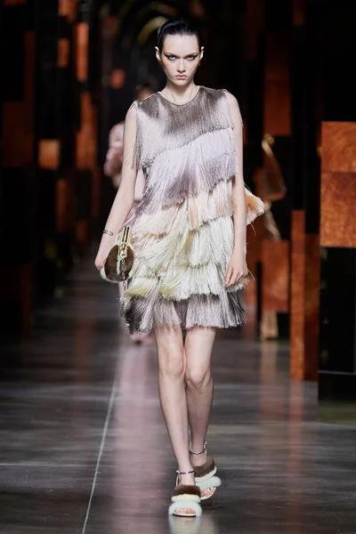 Look 25